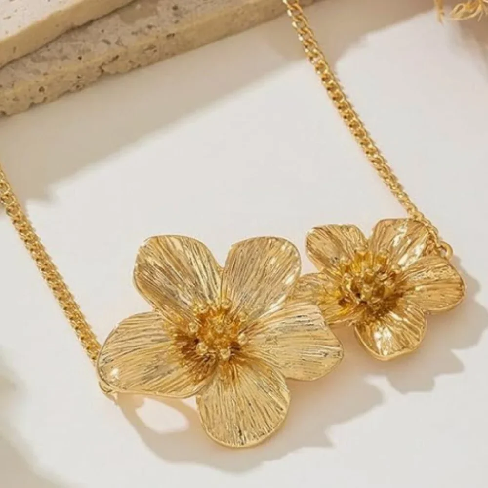 Golden Flower Necklace - Picture 3 of 6